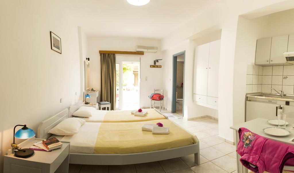 Edgewater Studios Kissamos Room photo